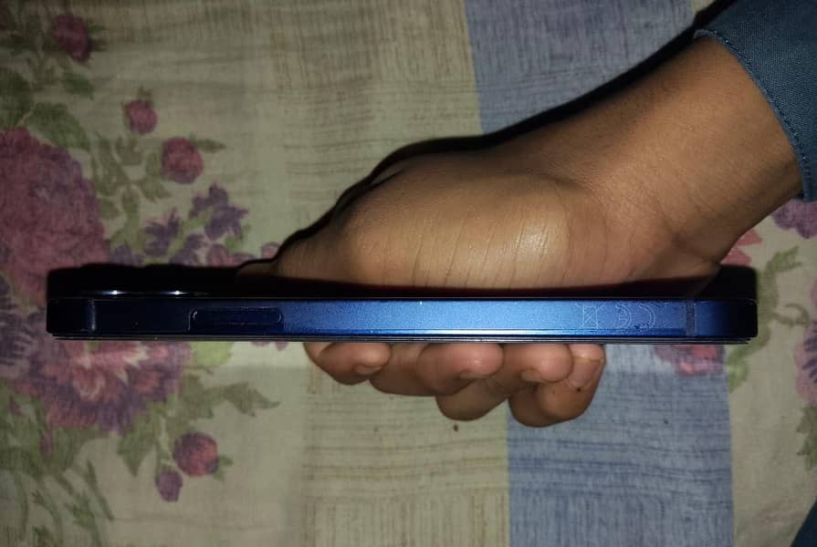 Apple iPhone 12 3