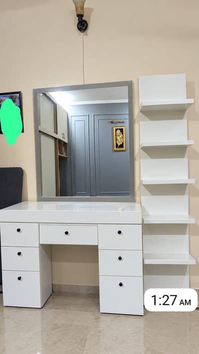 Dressing Table (Dresser) and Divider
