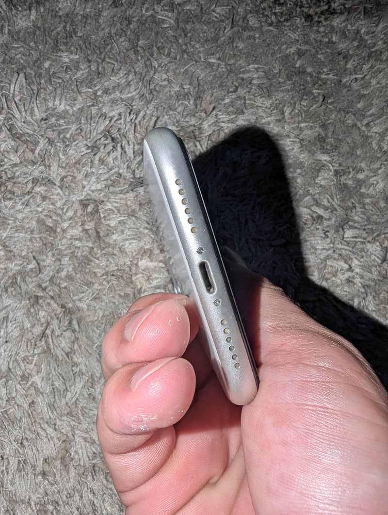 IPHONE11 4
