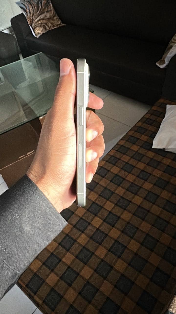 Apple iPhone 15 Pro 2