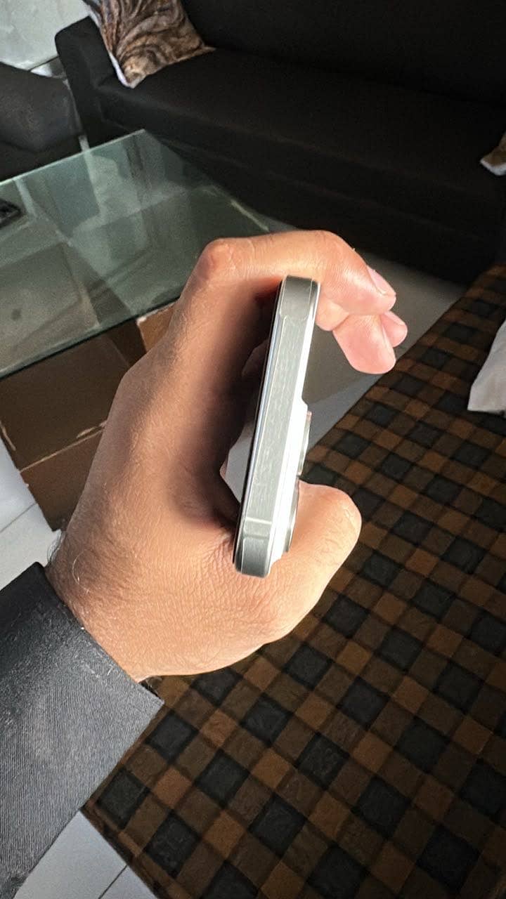 Apple iPhone 15 Pro 3