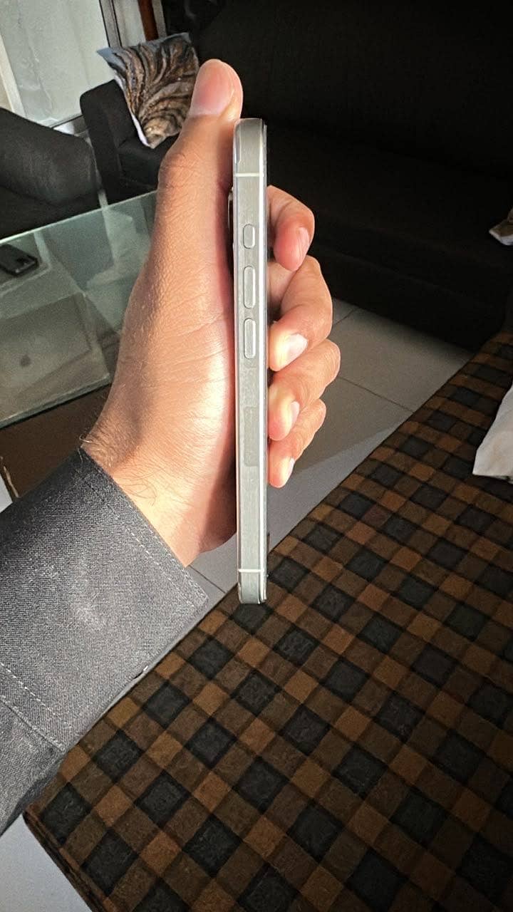 Apple iPhone 15 Pro 4