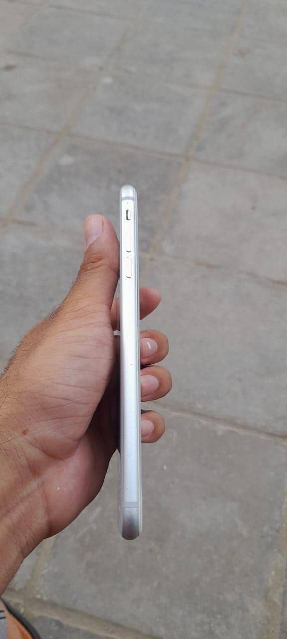 Apple iPhone 8 Plus 1