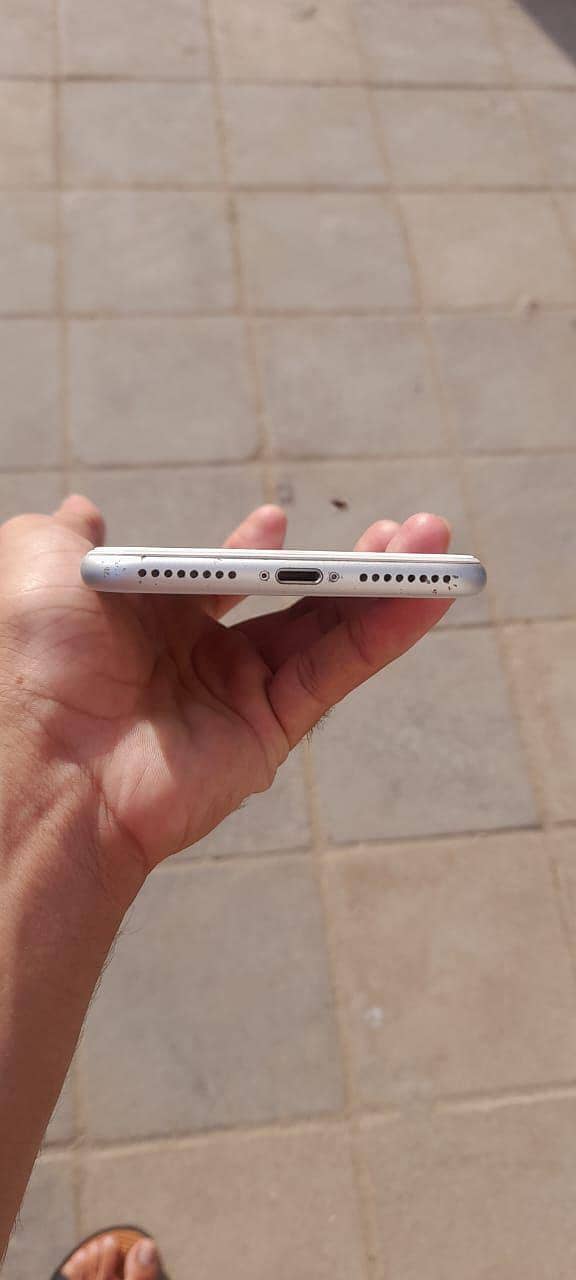 Apple iPhone 8 Plus 4