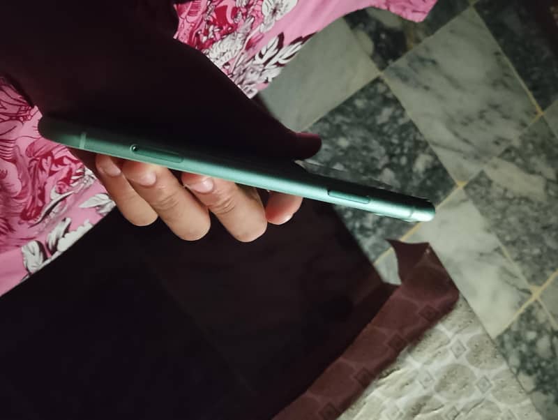 Apple iPhone 11 3