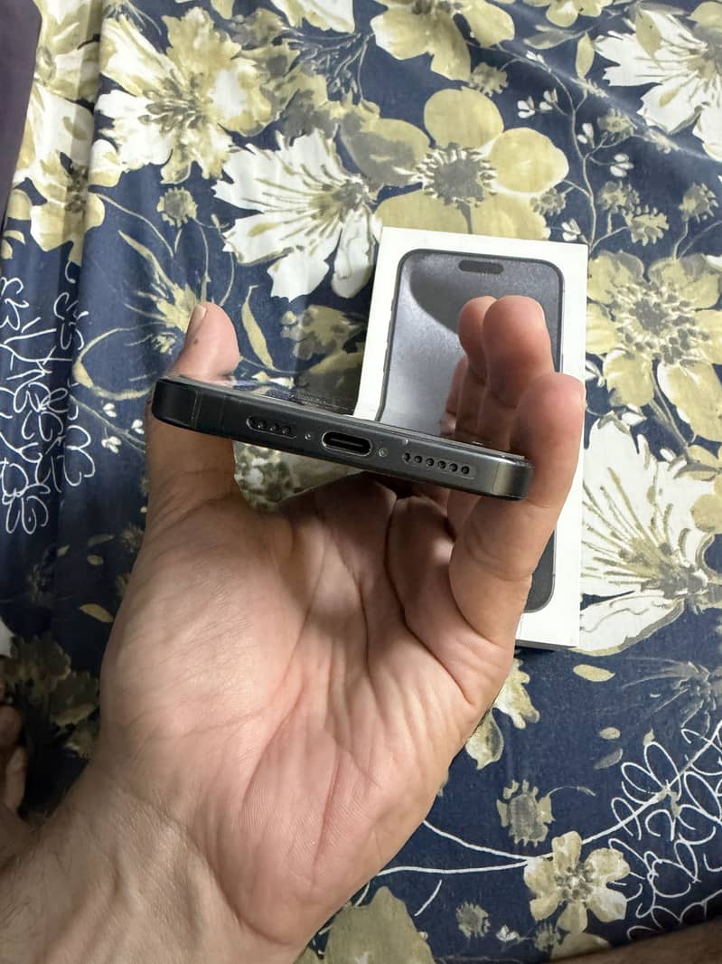 Apple iPhone 15 Pro Max 3