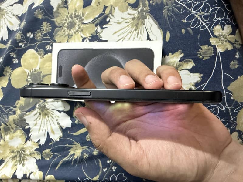 Apple iPhone 15 Pro Max 5