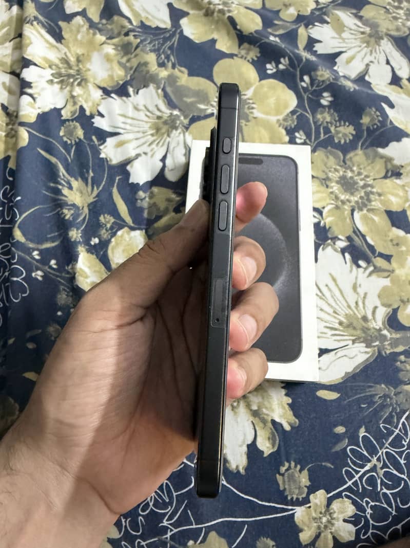 Apple iPhone 15 Pro Max 6