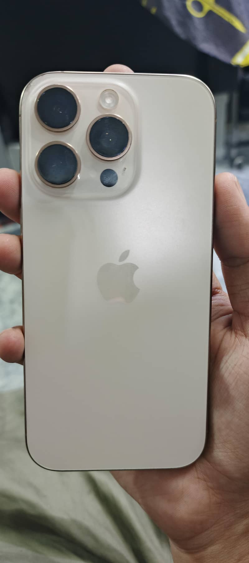 Apple iPhone 16 Pro 0