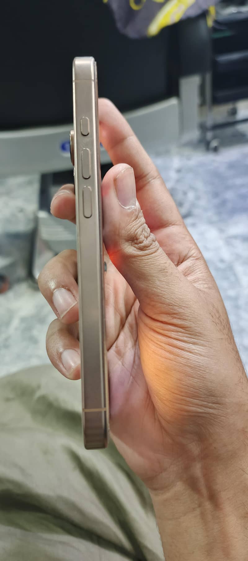 Apple iPhone 16 Pro 3
