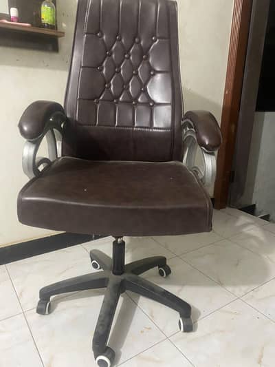 Office chair 10/10