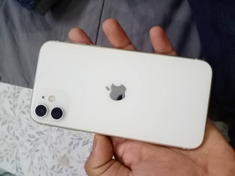 Apple iPhone 11 4