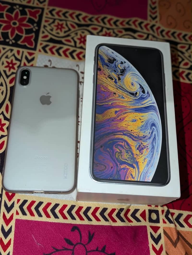 Apple iPhone XS Max 3