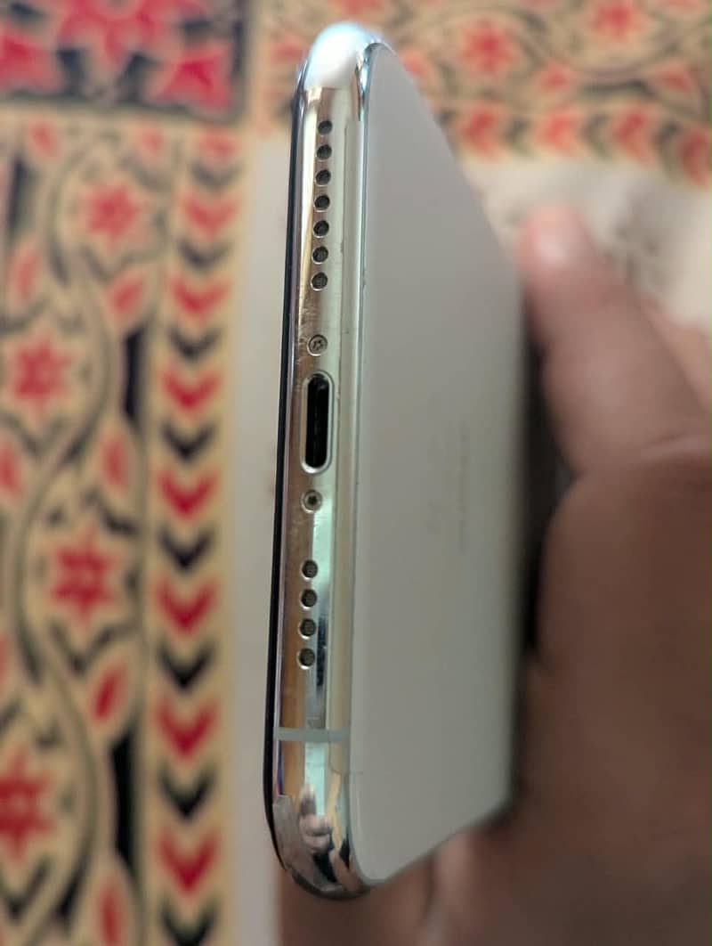 Apple iPhone XS Max 5