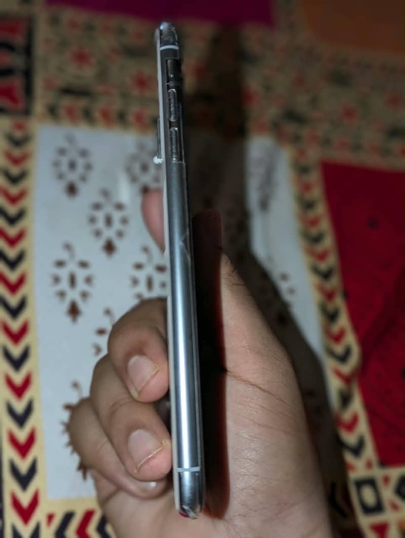 Apple iPhone XS Max 7