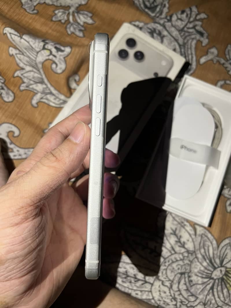 Apple iPhone 17 Pro Max 5