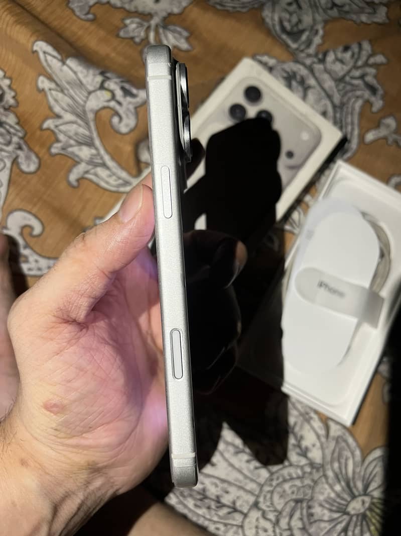 Apple iPhone 17 Pro Max 6