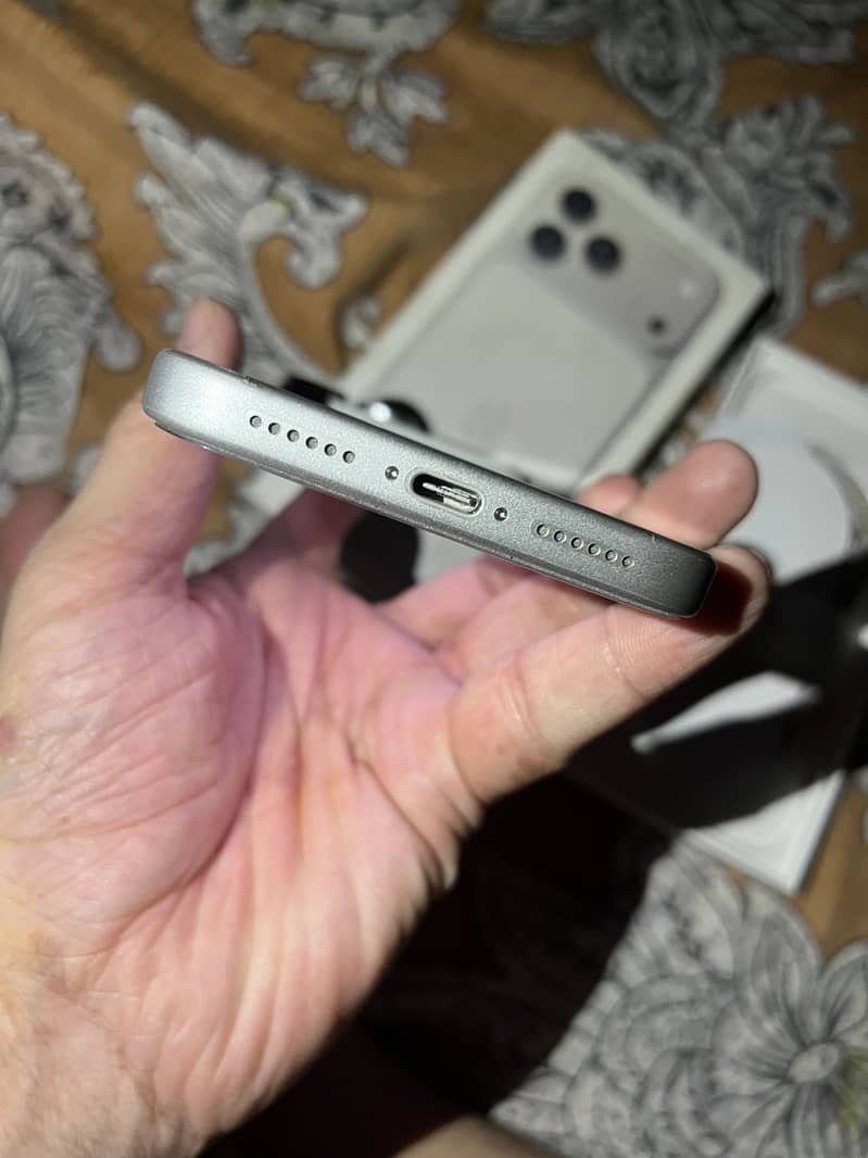 Apple iPhone 17 Pro Max 7