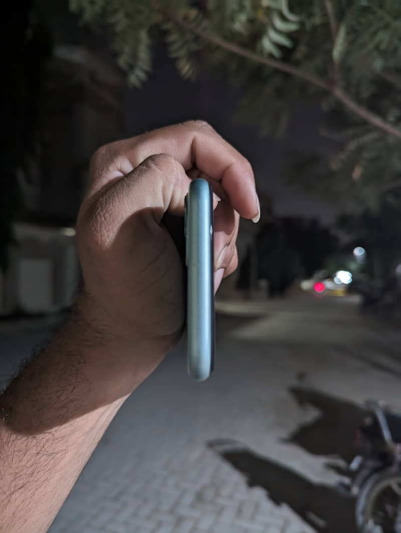 Apple iPhone 11 3