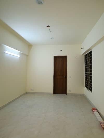 1200 Sqr feet 2 bed dd Flat For Sale