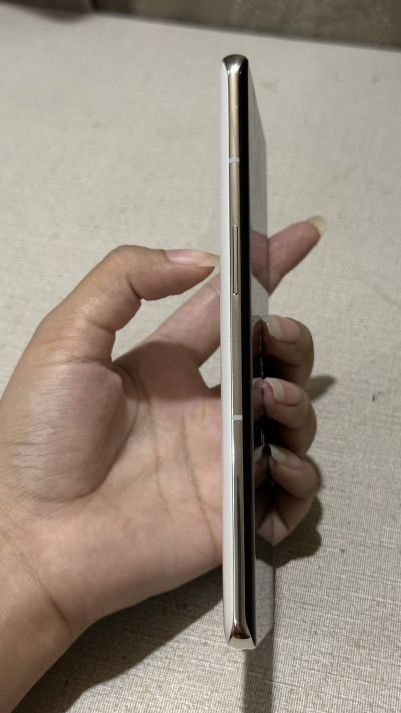 One Plus 10 Pro 4