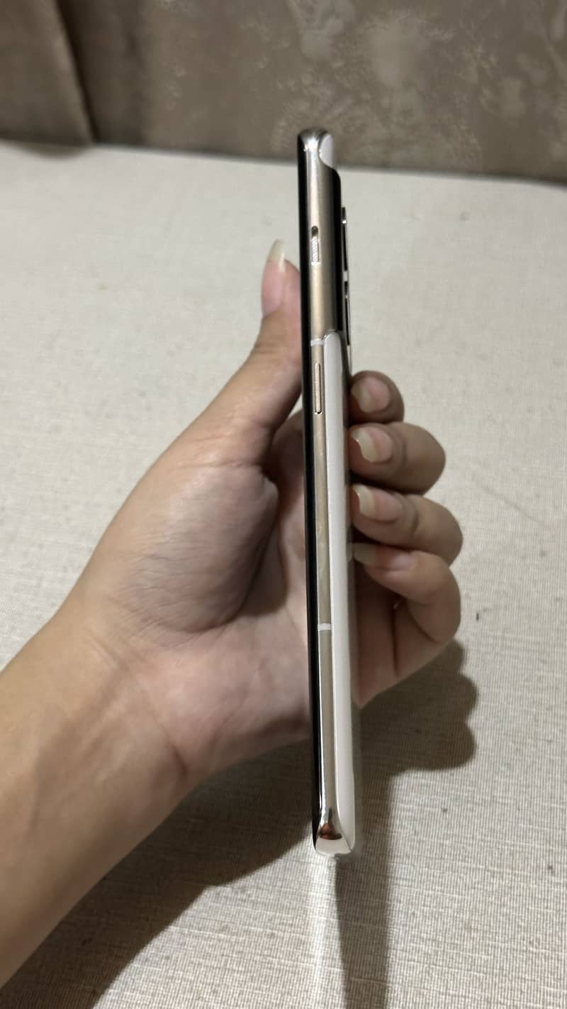 One Plus 10 Pro 5