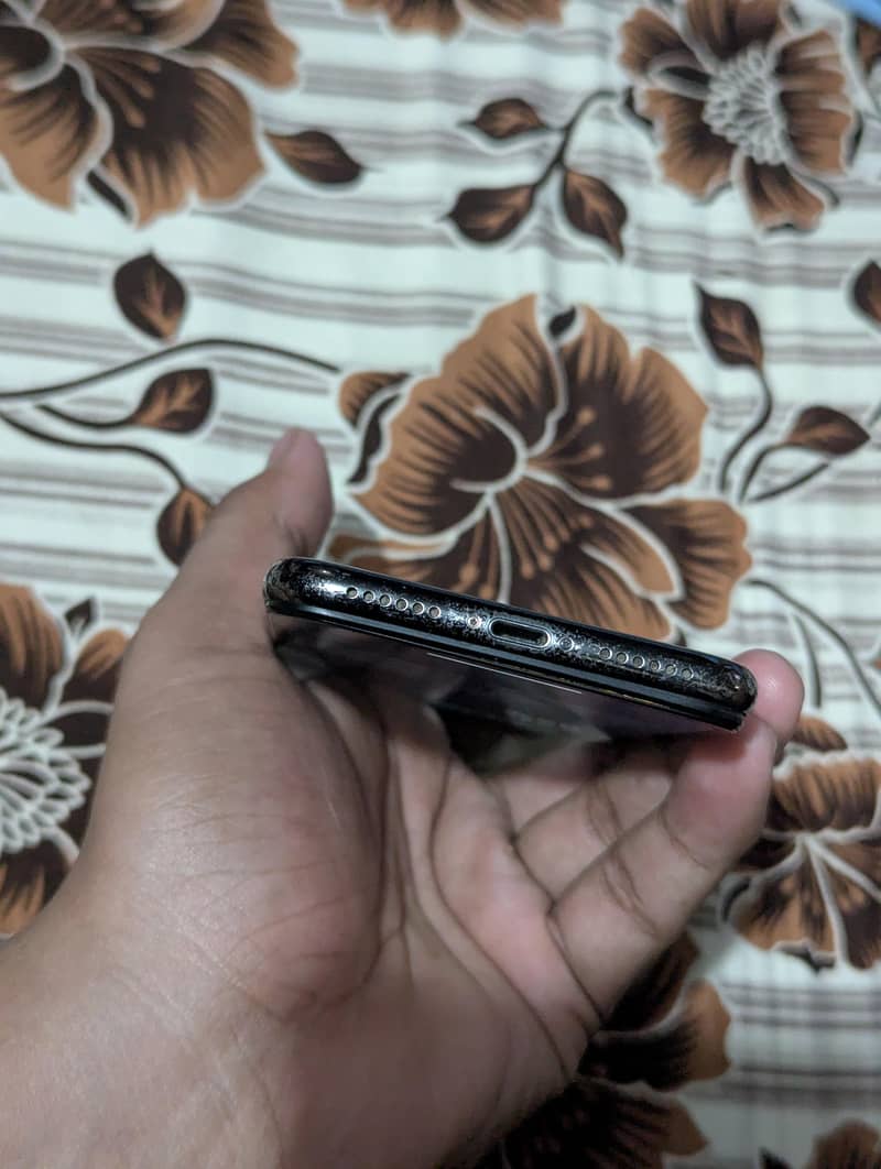 Apple iPhone X 3