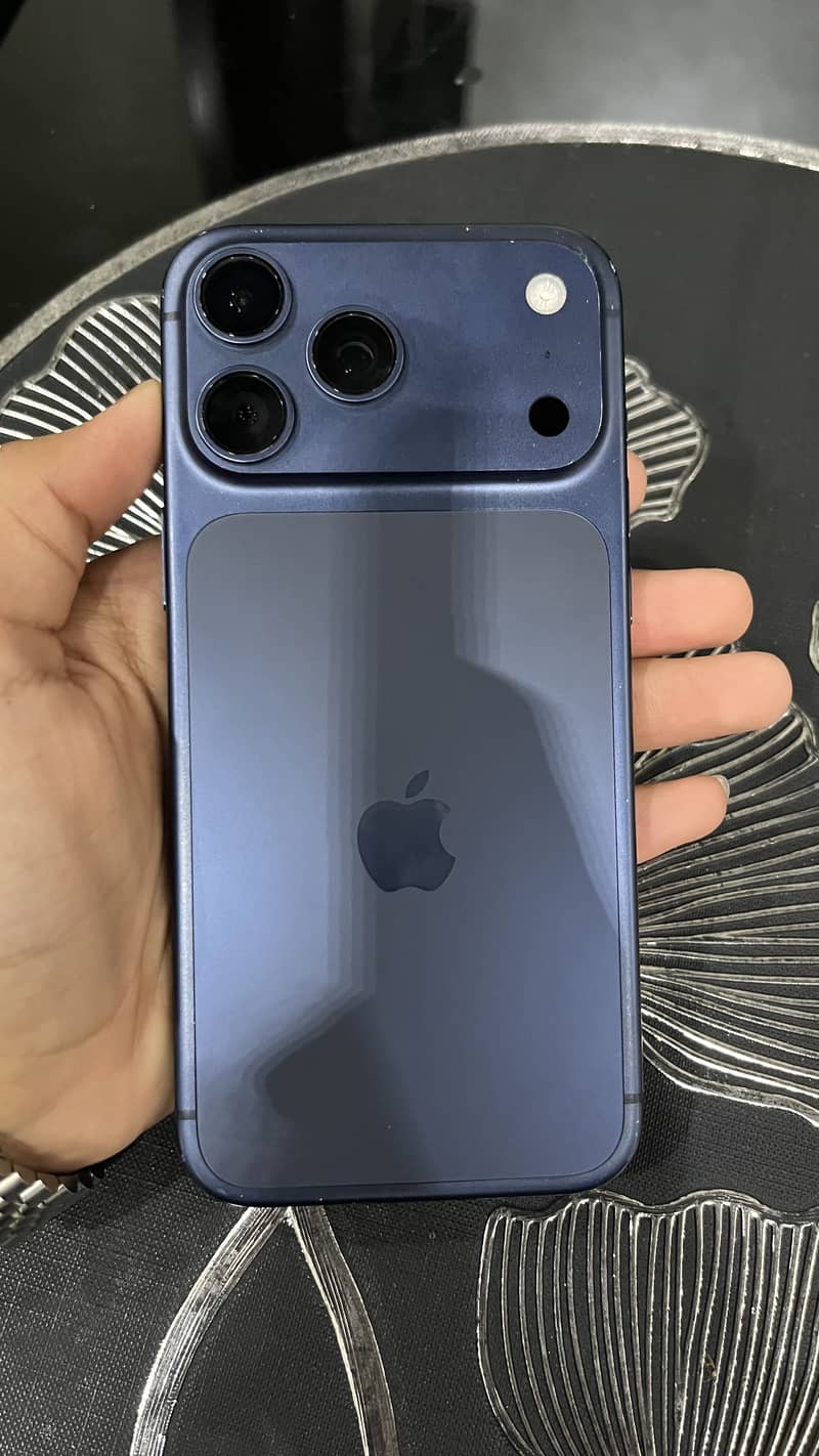 Apple iPhone 17 Pro Max 1