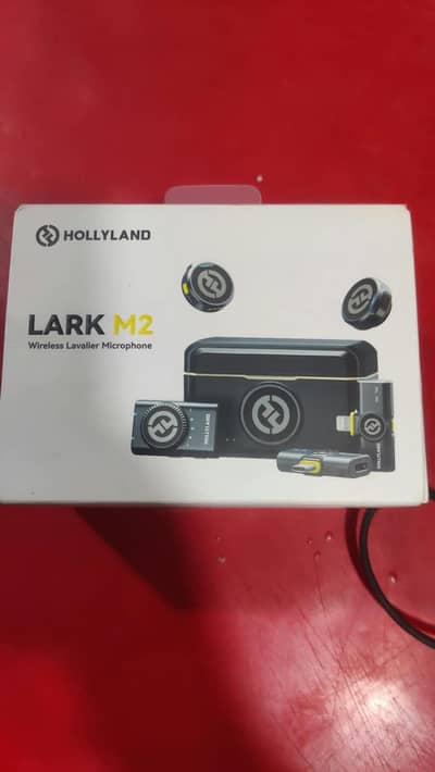 Hollyland LARK M2 ultra-lightweight wireless lavalier microphone