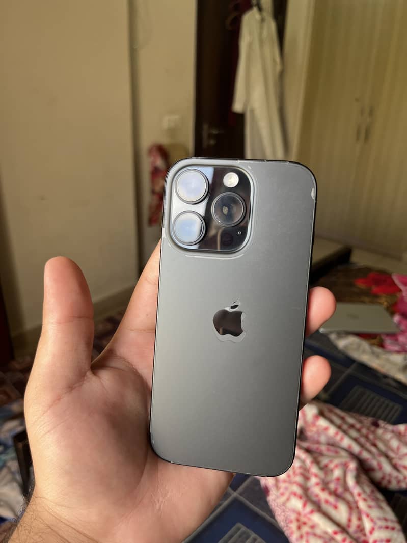 Apple iPhone 16 Pro 0