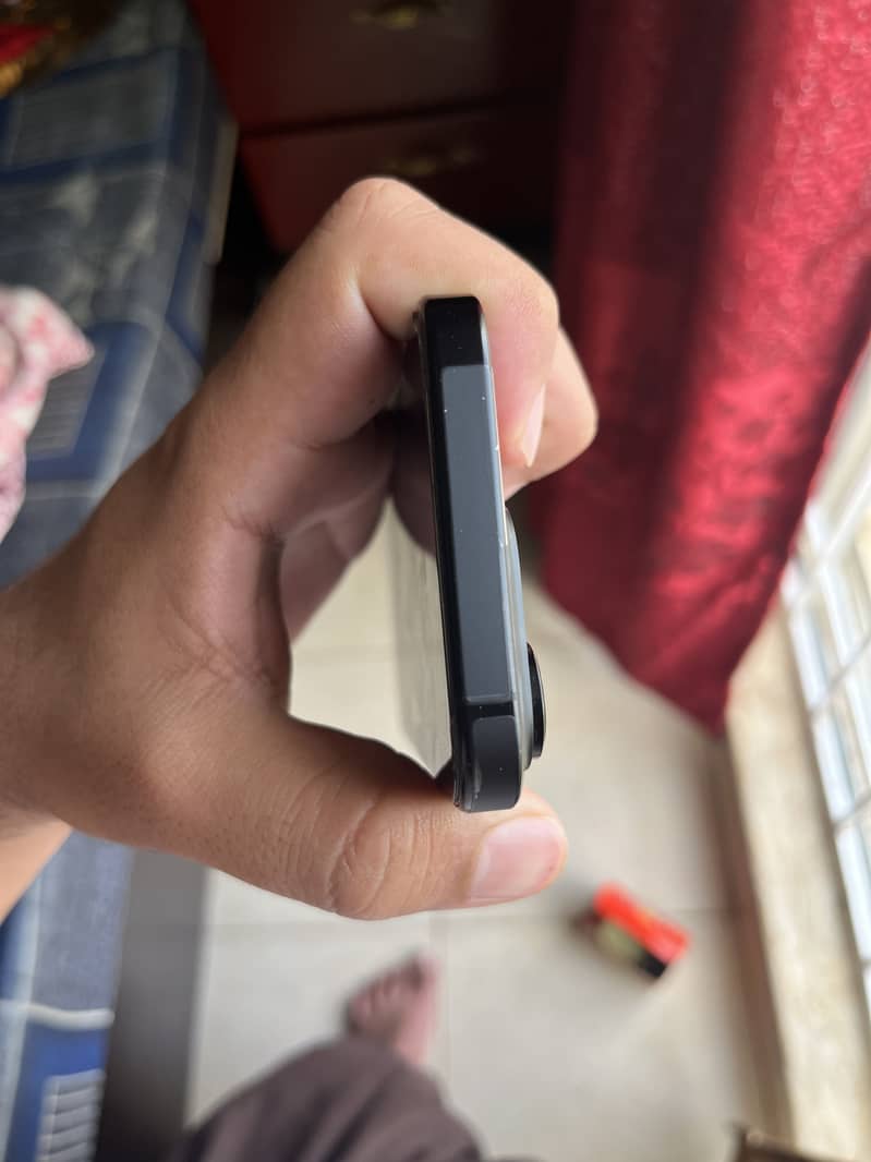 Apple iPhone 16 Pro 5