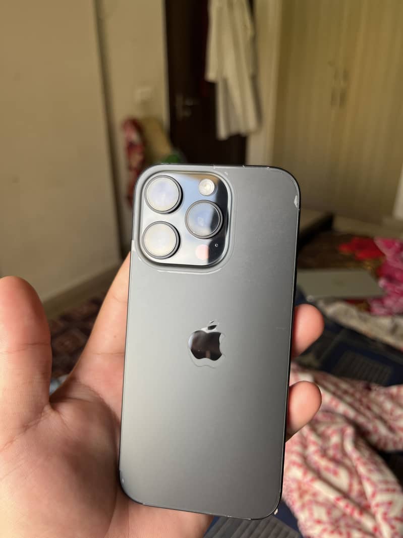 Apple iPhone 16 Pro 8