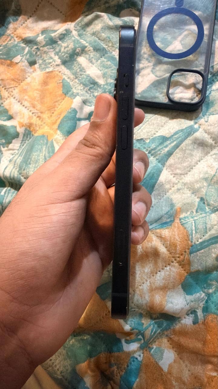 Apple iPhone 13 2