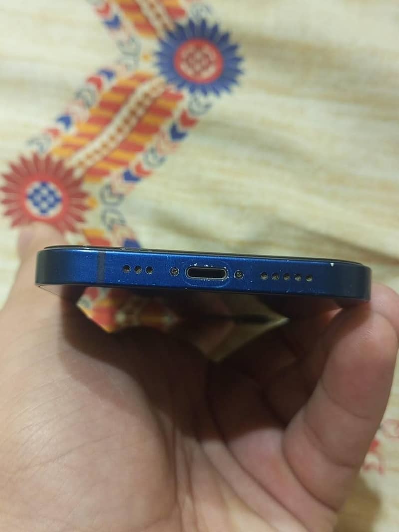 Apple iPhone 12 3