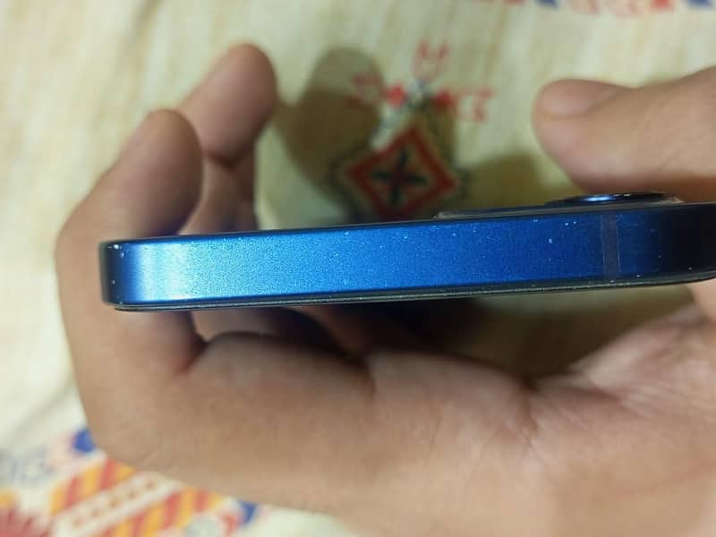 Apple iPhone 12 4