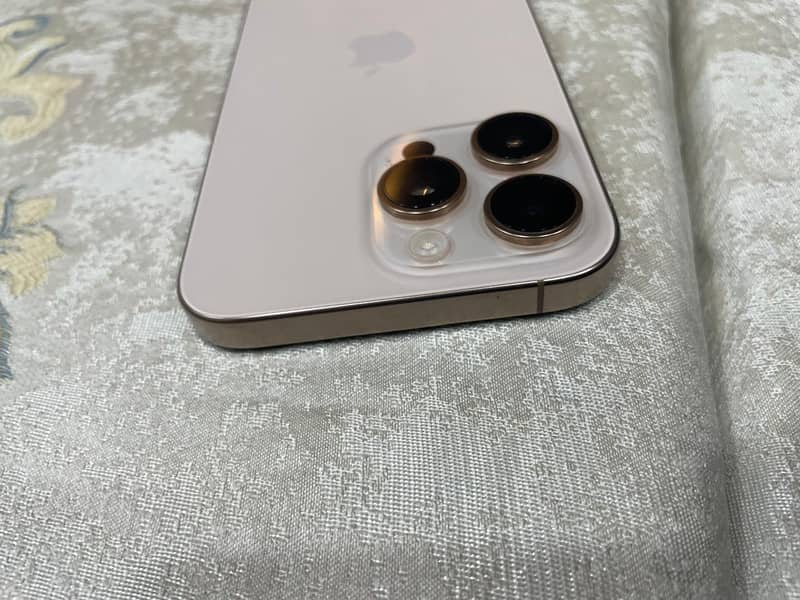 Apple iPhone 16 Pro Max 2