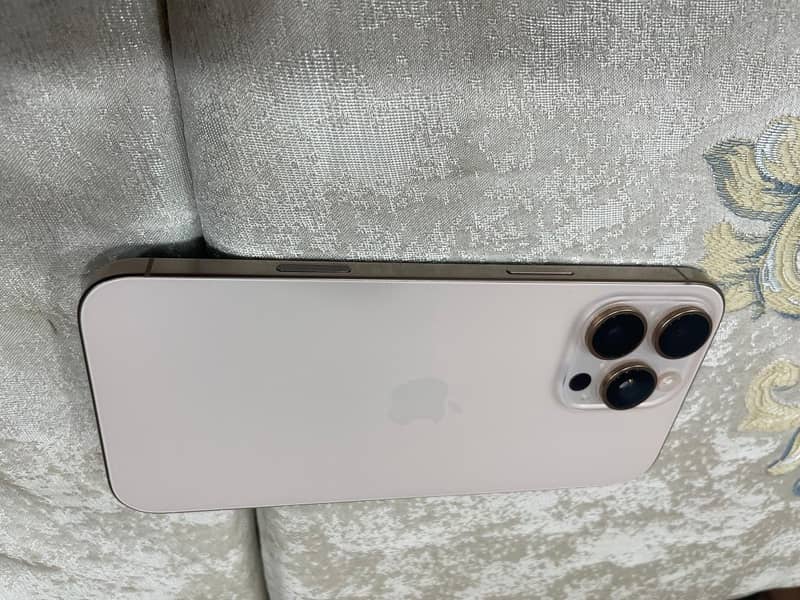 Apple iPhone 16 Pro Max 6