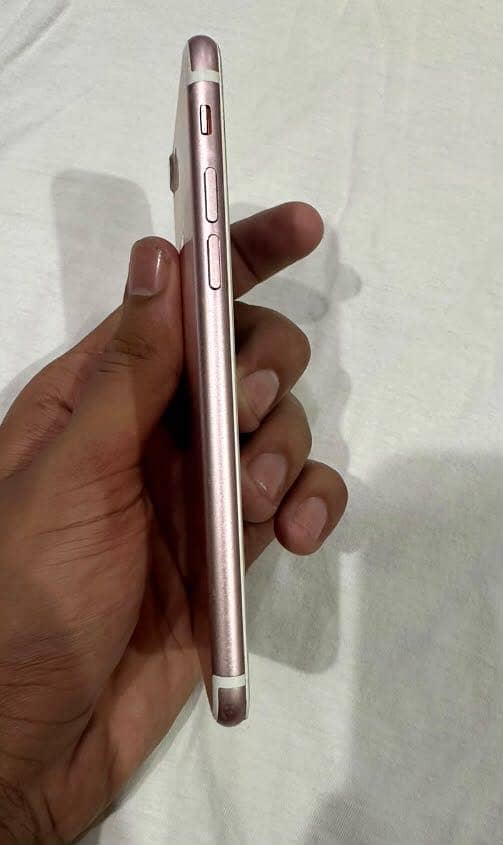 Apple iPhone 7 2