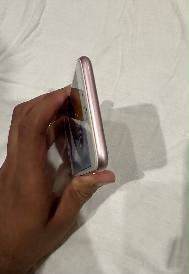 Apple iPhone 7 3