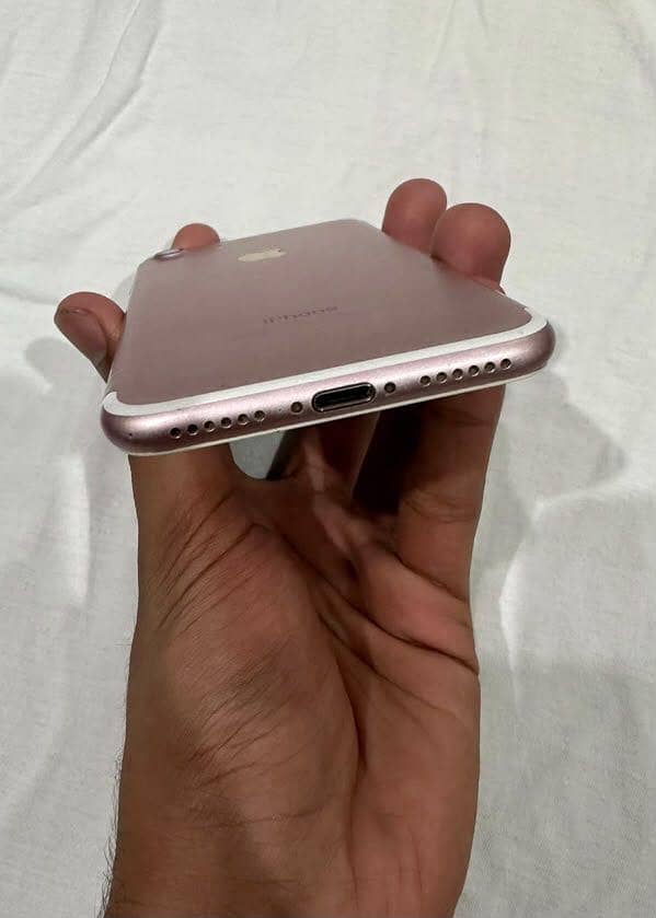 Apple iPhone 7 4