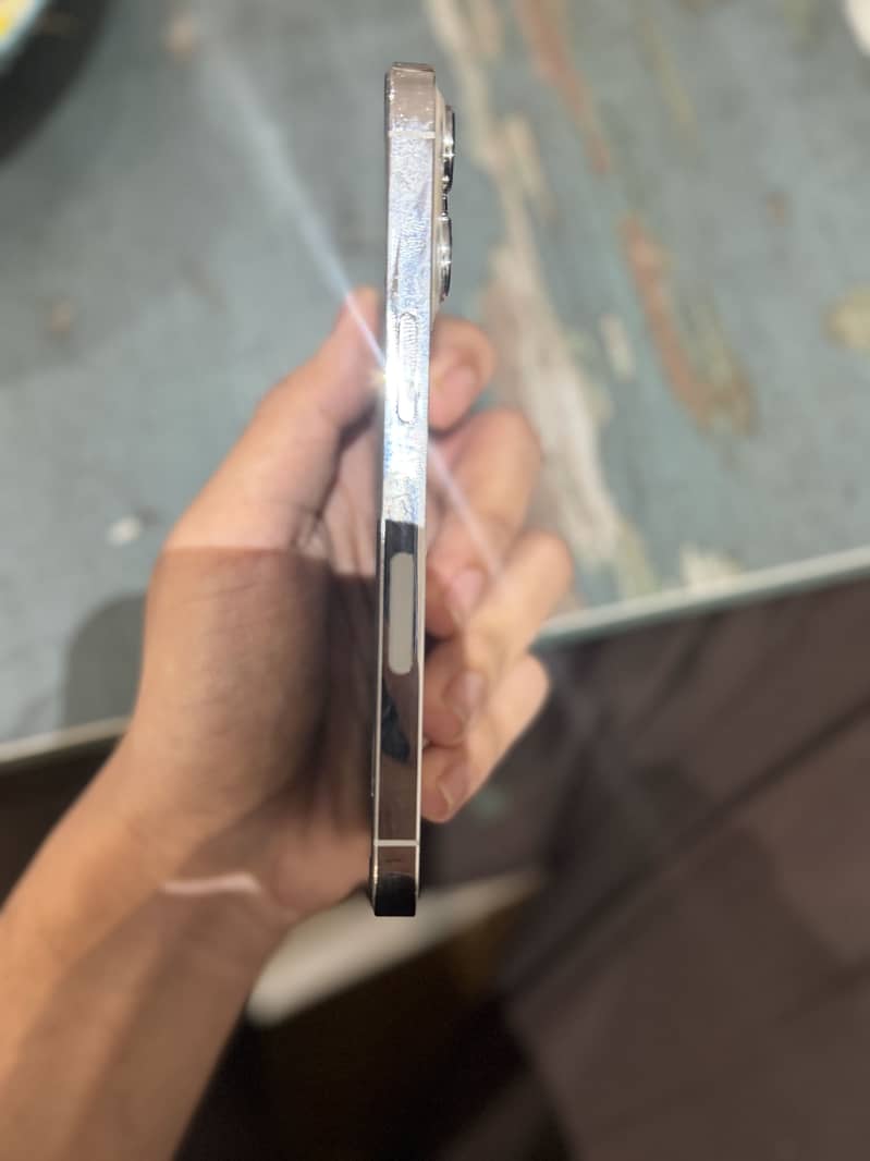 Apple iPhone 13 Pro 2