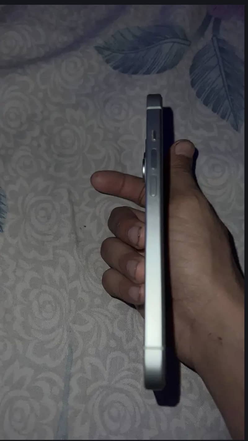 Apple iPhone 15 3