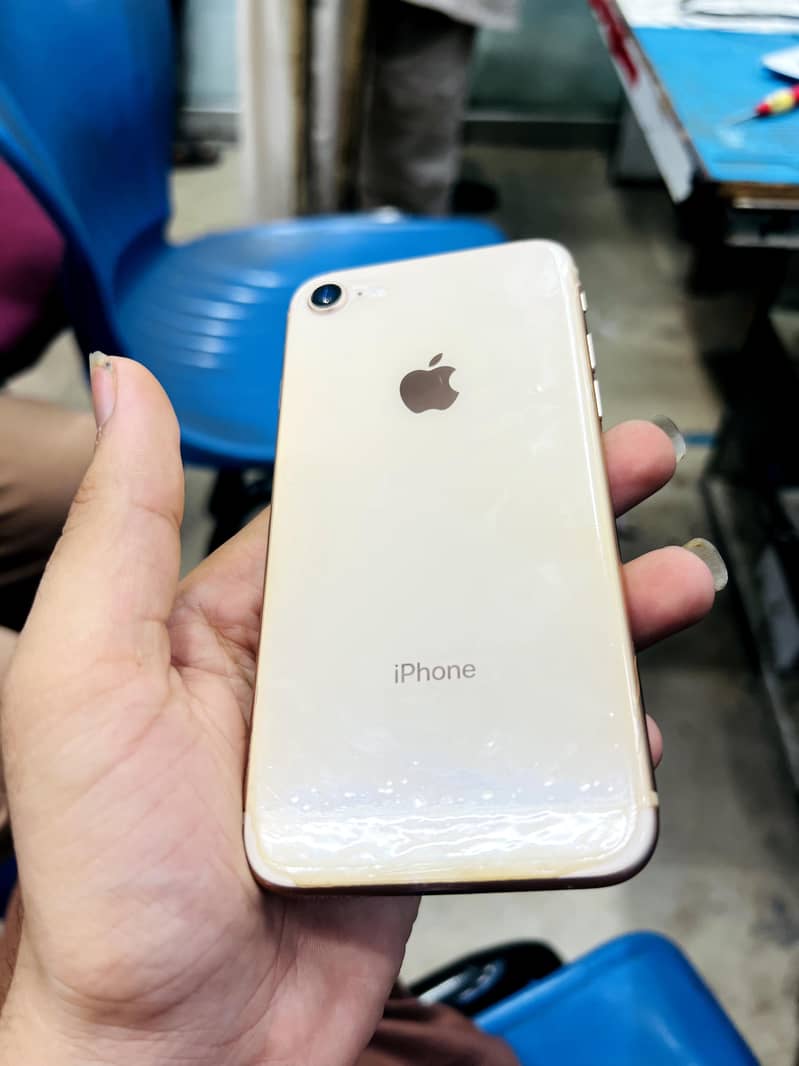 Apple iPhone 8 0