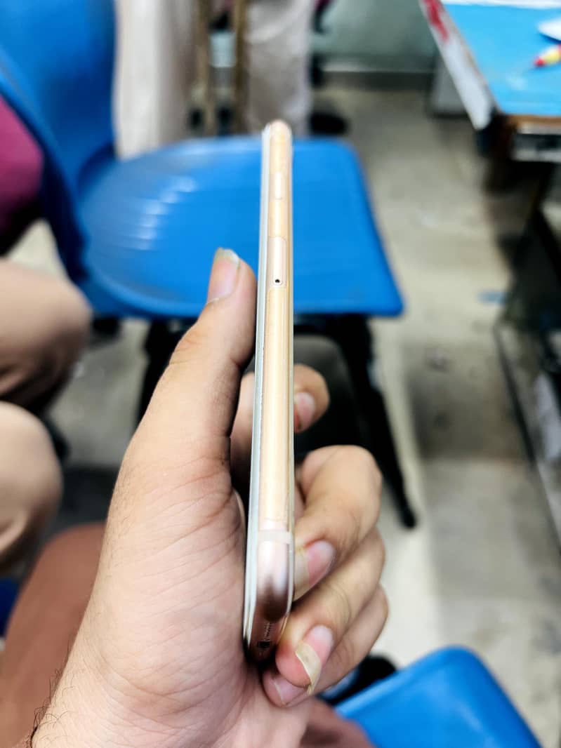 Apple iPhone 8 1