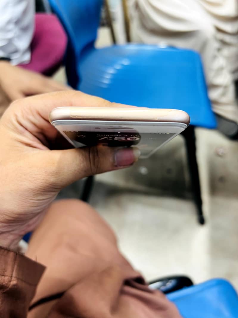 Apple iPhone 8 3