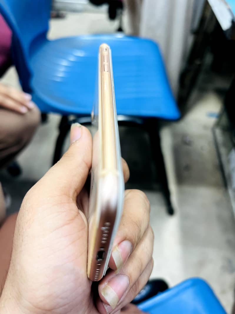 Apple iPhone 8 4