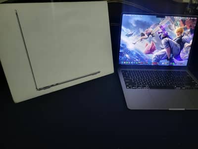 Macbook Air M3 (Late 2024) 13-inch 8/256GB, Silver, Perfect Condition