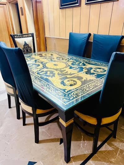 Dining table with 6 Chairs