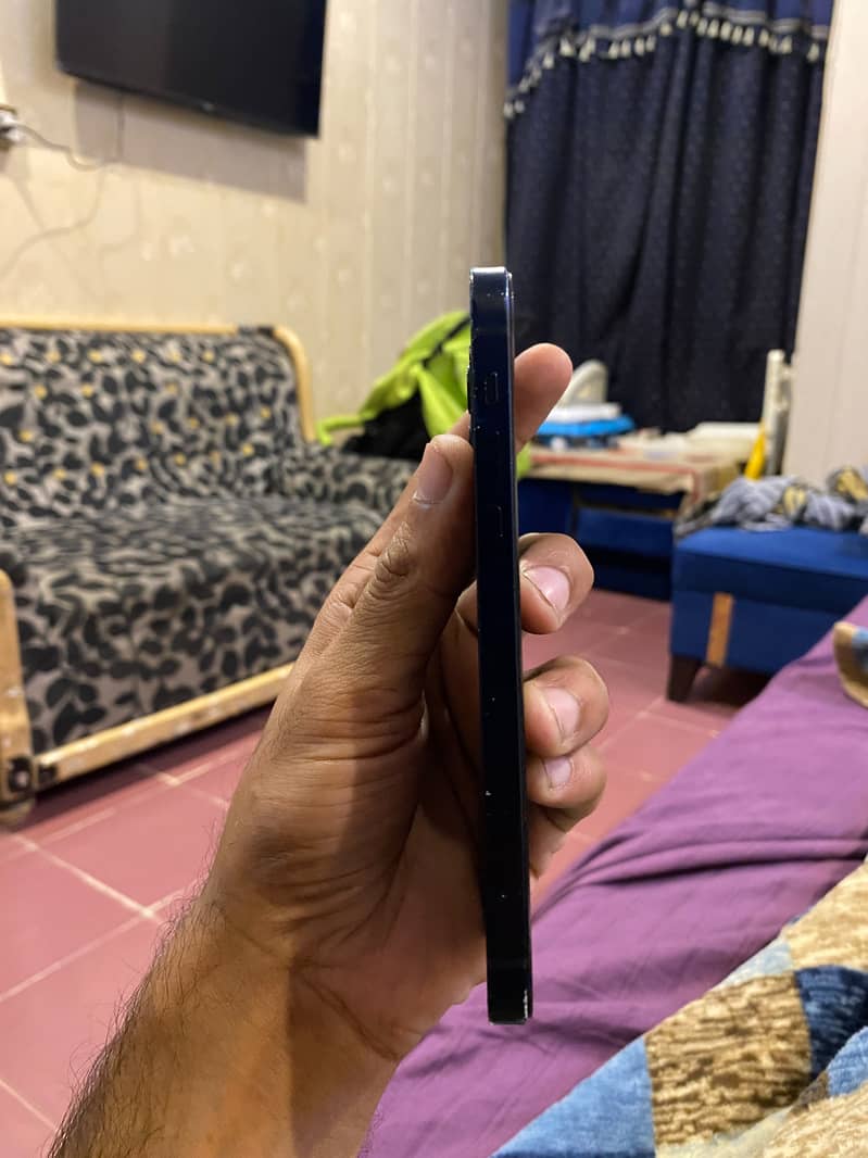 Apple iPhone 12 3