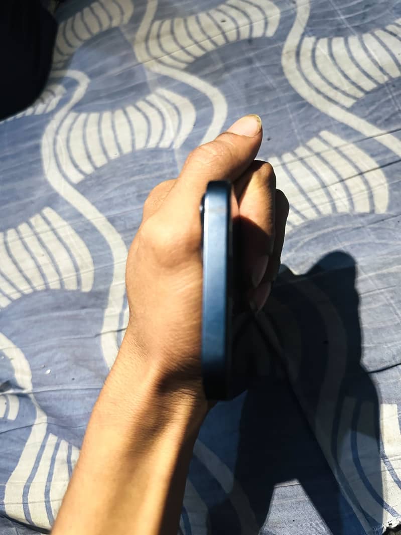 Apple iPhone 13 1
